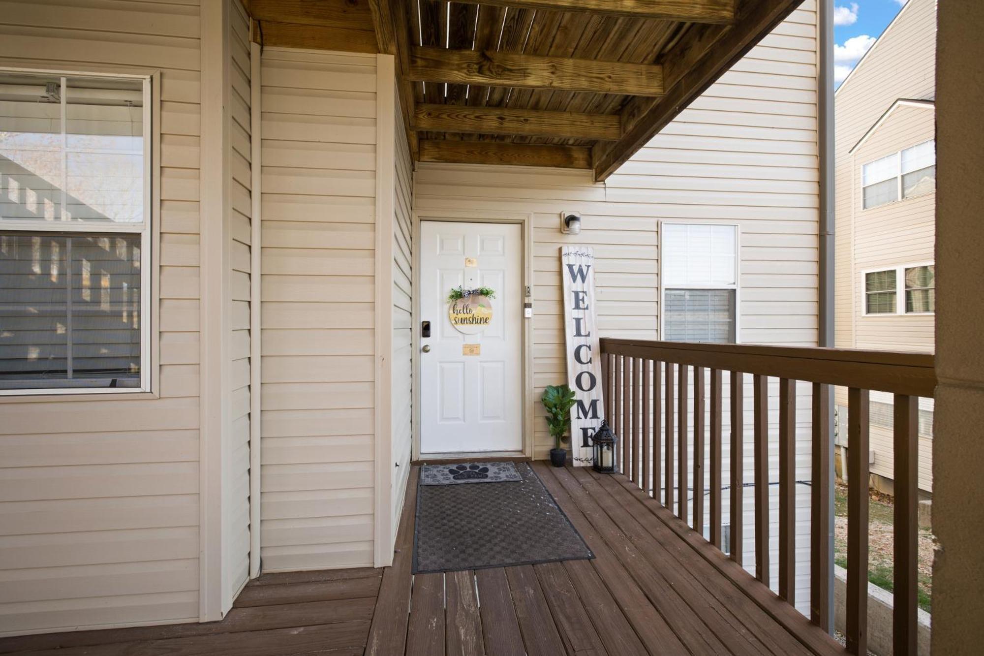 Walk-In, No Stairs Condo, Pets Welcome, 4 Mins To Silver Dollar City, 14 Mins To Ball Park Of America, Amazing Ozark Mountian Views برانسون المظهر الخارجي الصورة