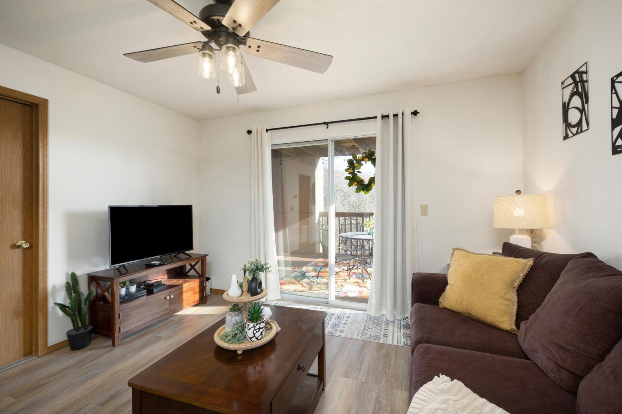 Walk-In, No Stairs Condo, Pets Welcome, 4 Mins To Silver Dollar City, 14 Mins To Ball Park Of America, Amazing Ozark Mountian Views برانسون المظهر الخارجي الصورة