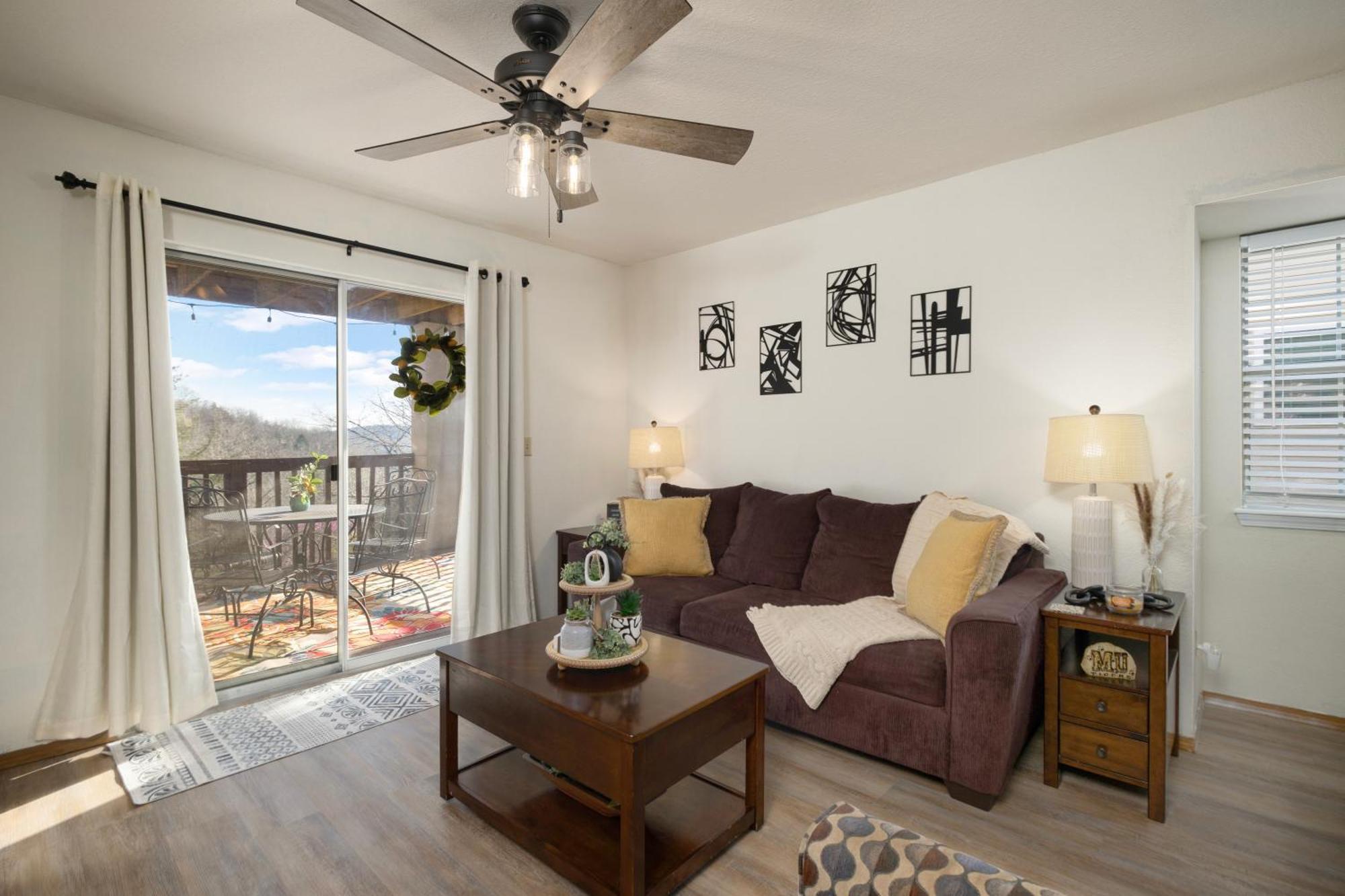 Walk-In, No Stairs Condo, Pets Welcome, 4 Mins To Silver Dollar City, 14 Mins To Ball Park Of America, Amazing Ozark Mountian Views برانسون المظهر الخارجي الصورة